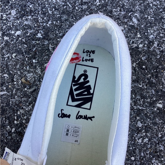 Vans Pride OTW Artist Lorusso Slip-on M-13 Kiss Print NW - Picture 5 of 9